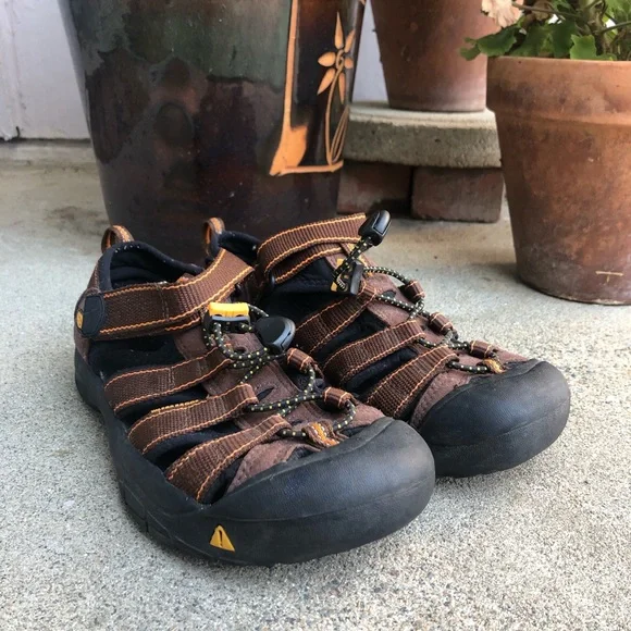 Keen | Shoes | Euc Keen Youth Newport H2 | Poshmark display picture 1